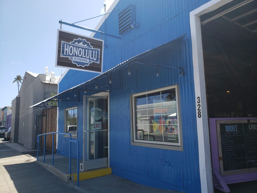 Honolulu Beerworks offers comfort food and brews