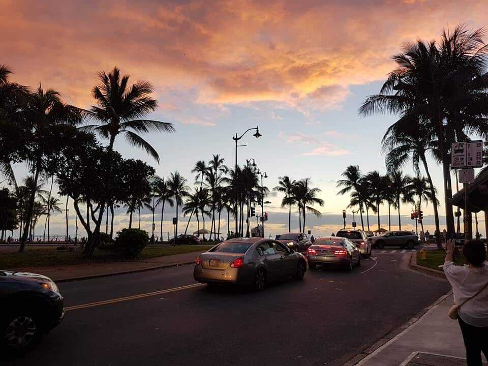 Aloha Friday Photo: Scenes from the sidewalk at Kapahulu Avenue