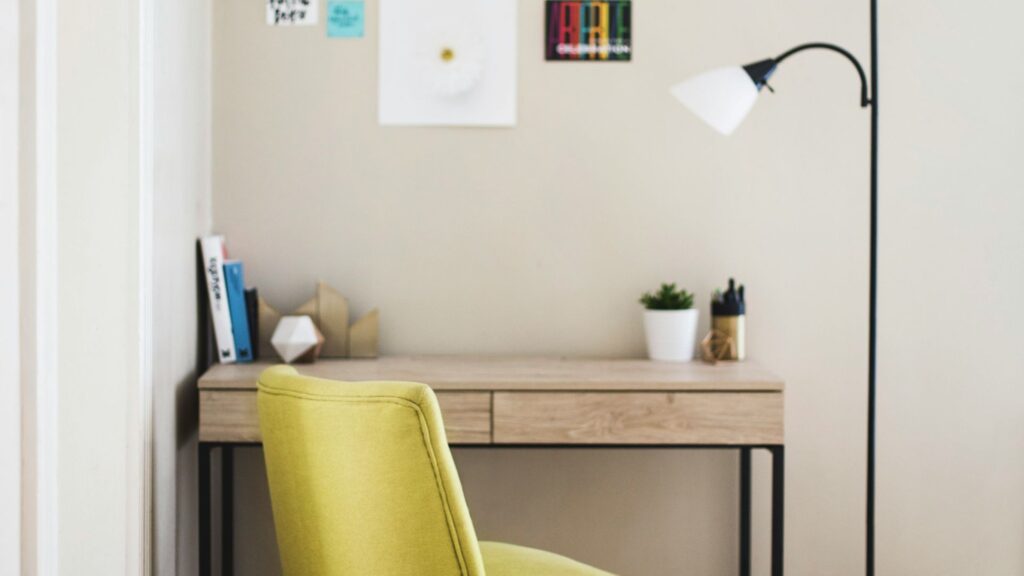 Setting Up a DIY Mobile Office: A Simple Guide