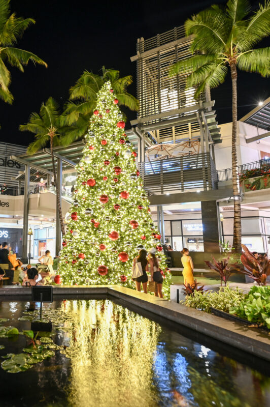 Aloha Friday Photo: Ala Moana Center Christmas Cheer